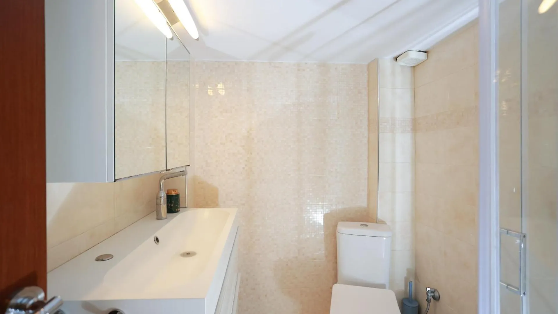 Orion White Tower Apartment Tesalónica Grecia